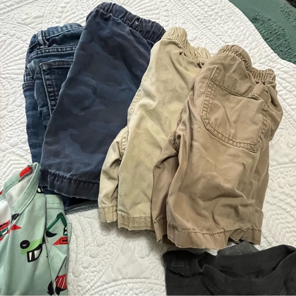 Boys 4T - 4/5 Lot Clothes Bundle Shirts Pants Shorts Pajamas Button Up Play - Picture 3 of 9